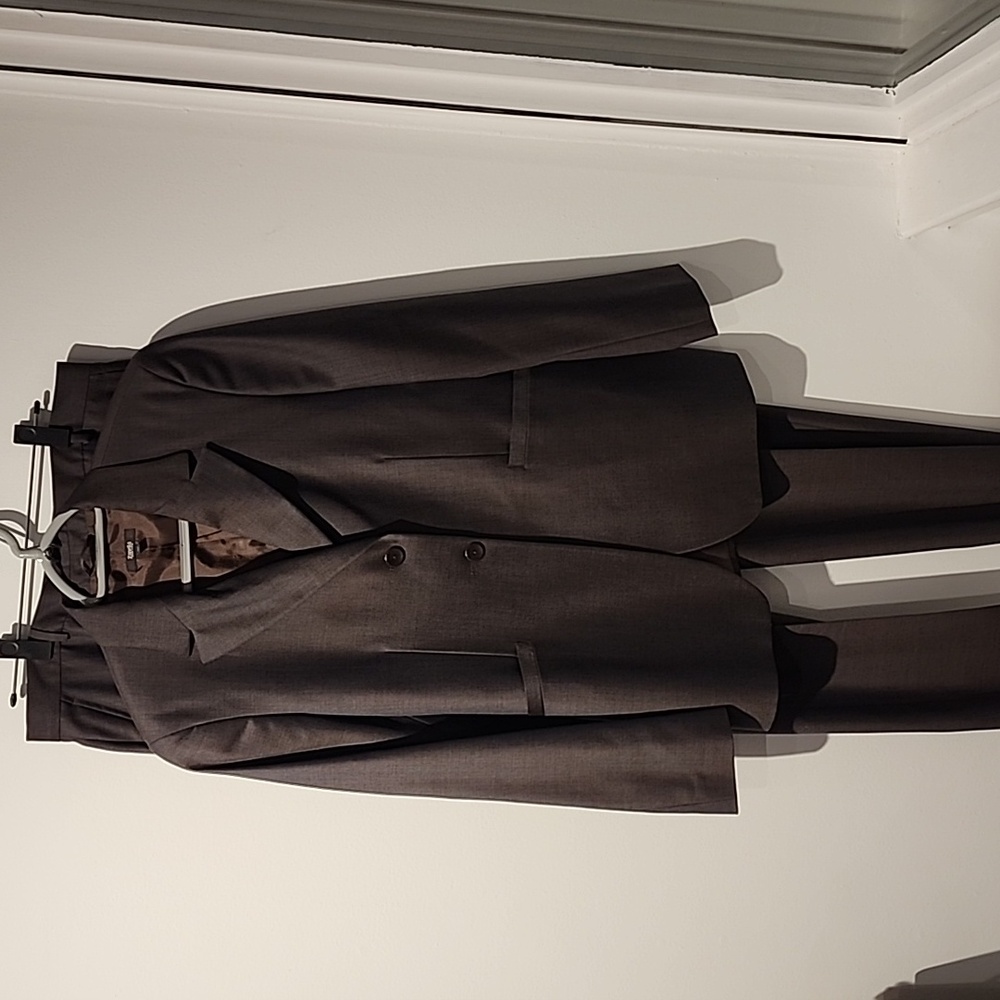 NEVER WORN ZANELLA Pant Suit Gray w/Brown Tint.  Wool. Made in Italy.  Size 12.